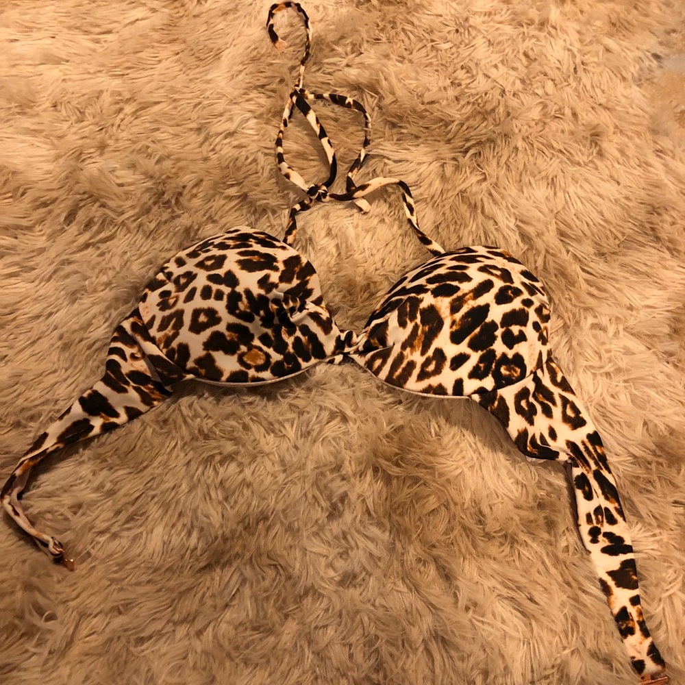 H&M 34A bathing suite top NEVER USED